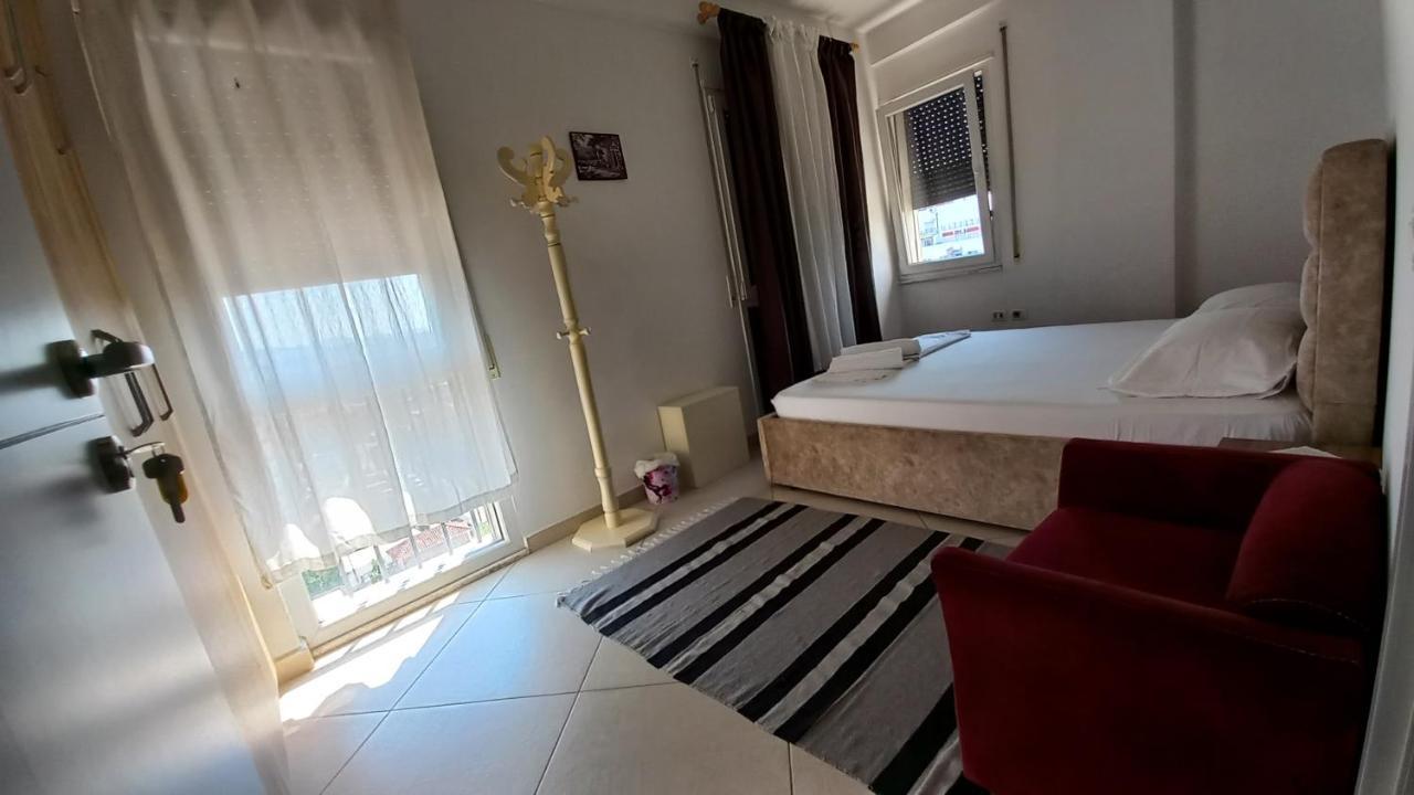 Guesthouse Bela ติรานา ภายนอก รูปภาพ